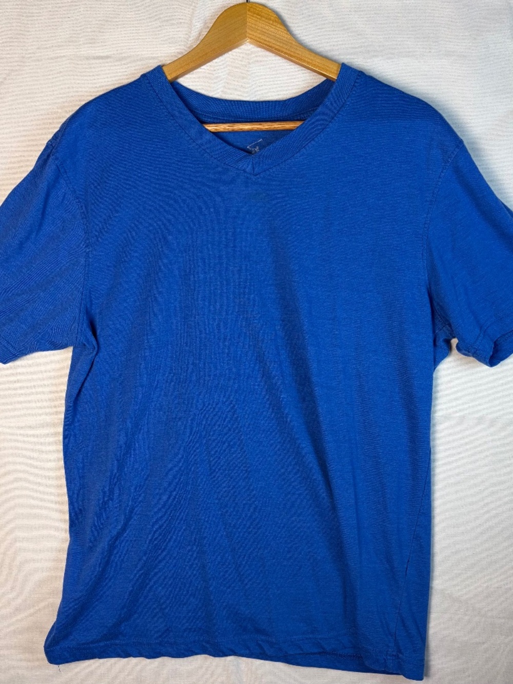 Beverly Hills Polo Club Blue V-Neck T-Shirt Size M